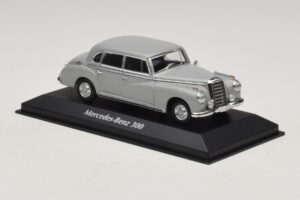 Mercedes 300 W186 Gris Maxichamps 1:43 940039061 Métal — image 3 sur 5