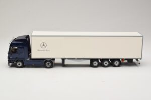 Mercedes Actros 1044 Bleu Minichamps 1:43 B66000604 Métal — image 3 sur 7