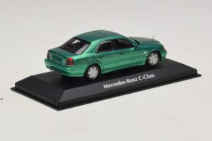 Mercedes C-Class W202 Vert Métallisé Maxichamps 1:43 940037061 Métal — image 2 sur 5