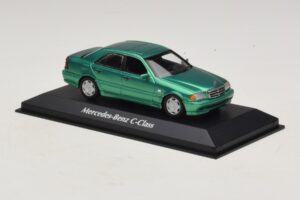 Mercedes C-Class W202 Vert Métallisé Maxichamps 1:43 940037061 Métal — image 3 sur 5