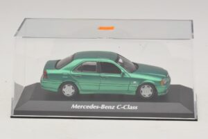 Mercedes C-Class W202 Vert Métallisé Maxichamps 1:43 940037061 Métal — image 4 sur 5