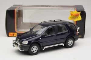 Mercedes ML320 W163 Bleu Maisto 1:18 31847 Métal — image 8 sur 8