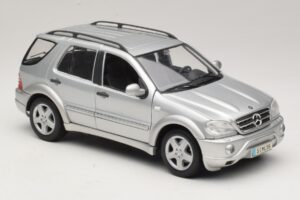 Mercedes ML55 AMG W163 Argent Maisto 1:18 31876-P1 Métal — image 6 sur 8