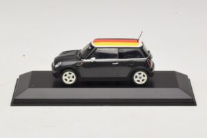 Mini Cooper One R50 Vert Avec Drapeau Allemand Minichamps 1:43 Mini Cooper One R50 Vert Avec Drapeau Allemand Minichamps 1:43 MINI033 Métal