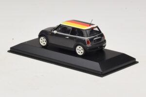 Mini Cooper One R50 Vert Avec Drapeau Allemand Minichamps 1:43 MINI033 Métal — image 3 sur 5
