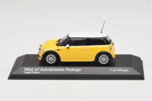 Mini Cooper One R50 avec Pack Aéro Jaune Minichamps 1:43 431138274 Métal
