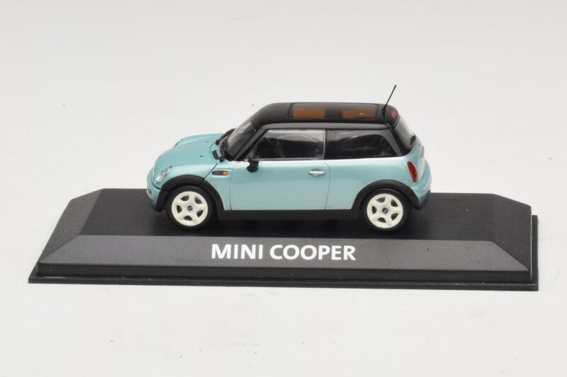 Mini Cooper S R53 Bleu Clair Métallisé Avec Toit Noir Minichamps 1:43 MINI030 Métal