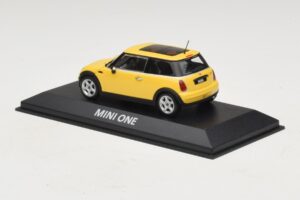 Mini Cooper S R53 Liquid Yellow Avec Toit Panoramique Minichamps 1:43 MINI013 Métal — image 3 sur 4