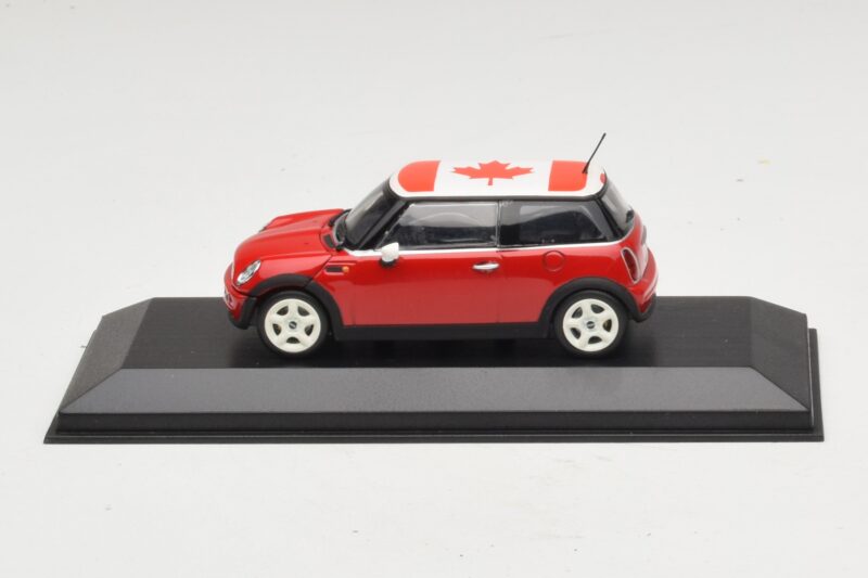 Mini Cooper S R53 Rouge Avec Drapeau Canadien Minichamps 1:43 MINI017 Métal