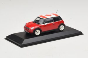 Mini Cooper S R53 Rouge Avec Drapeau Canadien Minichamps 1:43 MINI017 Métal — image 2 sur 5