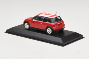 Mini Cooper S R53 Rouge Avec Drapeau Canadien Minichamps 1:43 MINI017 Métal — image 3 sur 5
