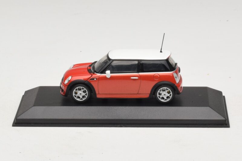 Mini Cooper S R53 Rouge Avec Toit Blanc Minichamps 1:43 MINI025 Métal