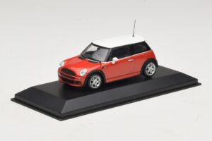 Mini Cooper S R53 Rouge Avec Toit Blanc Minichamps 1:43 MINI025 Métal — image 2 sur 5