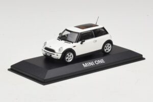 Mini Cooper S R53 Blanc Avec Toit Panoramique Minichamps 1:43 MINI020 Métal — image 2 sur 5