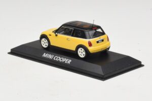 Mini Cooper S R53 Jaune Avec Toit Noir Minichamps 1:43 MINI031 Métal — image 3 sur 4