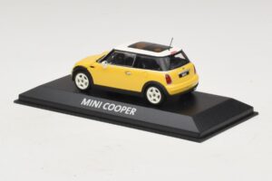 Mini Cooper S R53 Jaune Avec Toit Panoramique Jaune Minichamps 1:43 MINI029 Métal — image 3 sur 4