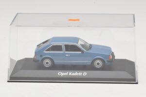 Opel Kadett D Bleu Maxichamps 1:43 940044100 Métal — image 4 sur 5