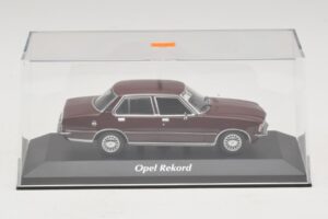 Opel Rekord D Rouge Foncé Maxichamps 1:43 940044000 Métal — image 4 sur 5