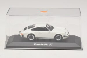 Porsche 911 SC Blanc Maxichamps 1:43 940062020 Métal — image 4 sur 5