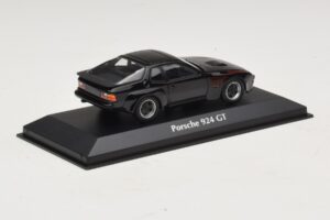 Porsche 924 GT Noir Maxichamps 1:43 940066124 Métal — image 2 sur 5