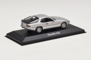 Porsche 924 Argent Maxichamps 1:43 940062120 Métal — image 2 sur 5