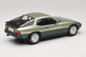 Porsche 924 Turbo Vert Clair & Vert Foncé MCG 1:18 MCG18660 Métal — image 2 sur 6