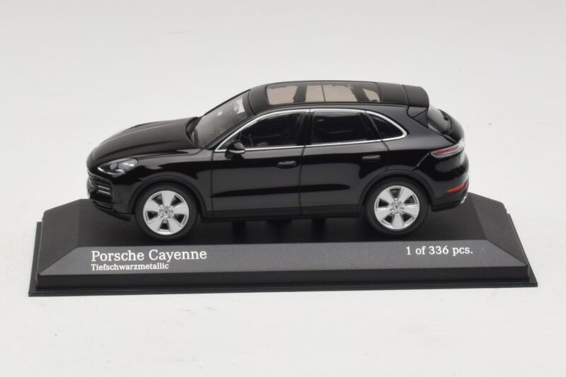 Porsche Cayenne Noir Métallisé Minichamps 1:43 410066301 Métal