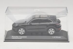 Porsche Cayenne Noir Métallisé Minichamps 1:43 410066301 Métal — image 4 sur 5