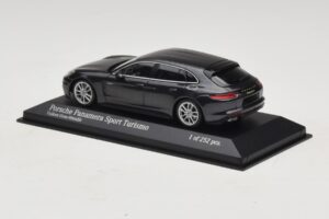 Porsche Panamera 971 4 E-Hybrid Sport Turismo Gris Minichamps 1:43 410066112 Métal — image 3 sur 5