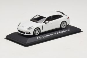 Porsche Panamera 971 4 E-Hybrid Blanc Minichamps 1:43 WAP0207620H Métal — image 2 sur 5