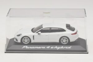 Porsche Panamera 971 4 E-Hybrid Blanc Minichamps 1:43 WAP0207620H Métal — image 4 sur 5