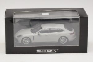 Porsche Panamera 971 Sport Turismo 4E-Hybrid Gris Minichamps 1:43 410066114 Métal — image 5 sur 5