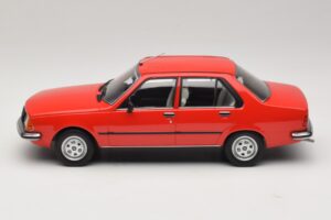 Renault 18 Rouge MCG 1:18 MCG18595 Métal — image 3 sur 6