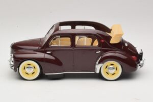 Renault 4CV Marron Solido 1:18 8048 Métal — image 3 sur 6
