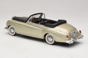 Rolls-Royce Silver Cloud II Argent Solido 1:18 8006 Métal — image 5 sur 6