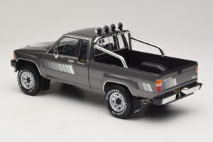 Toyota Hilux N50 Xtra Cab 4x4 Gris Métallisé KK-Scale 1:18 KKDC181563 Métal — image 5 sur 6