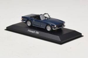 Triumph TR6 Bleu Foncé Maxichamps 1:43 940132570 Métal — image 3 sur 5