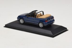 Volkswagen Golf Mk4 Cabriolet Bleu Édition Concessionnaire Minichamps 1:43 GOLF005 Métal — image 3 sur 5