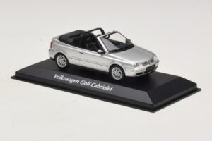 Volkswagen Golf Mk4 Cabriolet Argent Maxichamps 1:43 940058331 Métal — image 3 sur 5