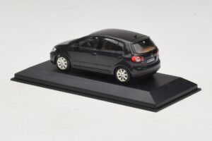 Volkswagen Golf Plus Mk5 Noir Minichamps 1:43 GOLF007 Métal — image 3 sur 5