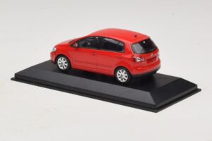 Volkswagen Golf Plus Mk5 Tornado Red Boîte De Remplacement Minichamps 1:43 821911110-R1 Métal — image 3 sur 5