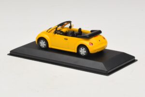Volkswagen New Beetle Cabriolet Jaune Minichamps 1:43 BEETLE002 Métal — image 3 sur 5