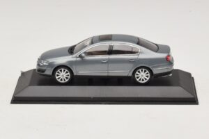 Volkswagen Passat B6 Gris Métallisé Minichamps 1:43 PASSAT006 Métal