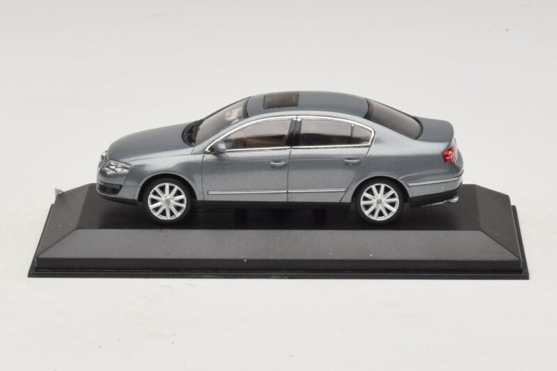 Volkswagen Passat B6 Gris Métallisé Minichamps 1:43 PASSAT006 Métal