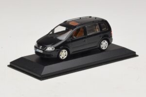 Volkswagen Touran 1T Noir Minichamps 1:43 TOURAN005 Métal — image 2 sur 5