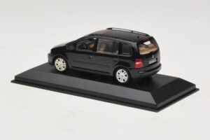 Volkswagen Touran 1T Noir Minichamps 1:43 TOURAN005 Métal — image 3 sur 5