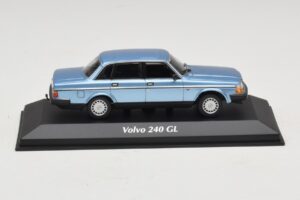 Volvo 240 GL Blue Metallic Maxichamps 1:43 940171400 Métal