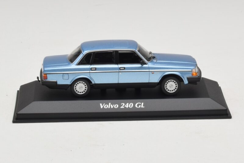 Volvo 240 GL Blue Metallic Maxichamps 1:43 940171400 Métal