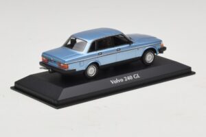 Volvo 240 GL Blue Metallic Maxichamps 1:43 940171400 Métal — image 2 sur 5