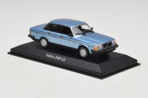 Volvo 240 GL Blue Metallic Maxichamps 1:43 940171400 Métal — image 3 sur 5